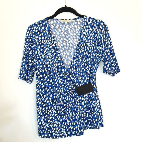 41 Hawthorn Tops - 41 HAWTHORN V-Neck Wrap Style Black Blue & White Short Sleeve Stretch Blouse M